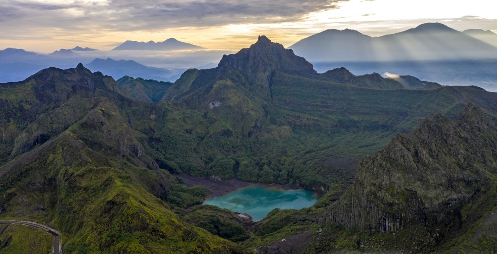 Gunung Kelud Jawa Timur: Wisata Alam, Sejarah, dan Petualangan