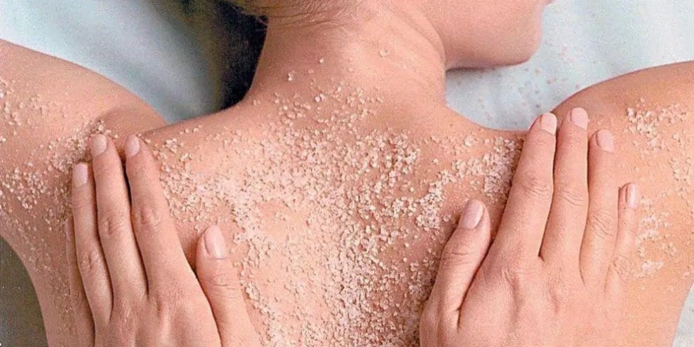Cara Memakai Body Scrub Bikin Kulit Halus dan Glowing