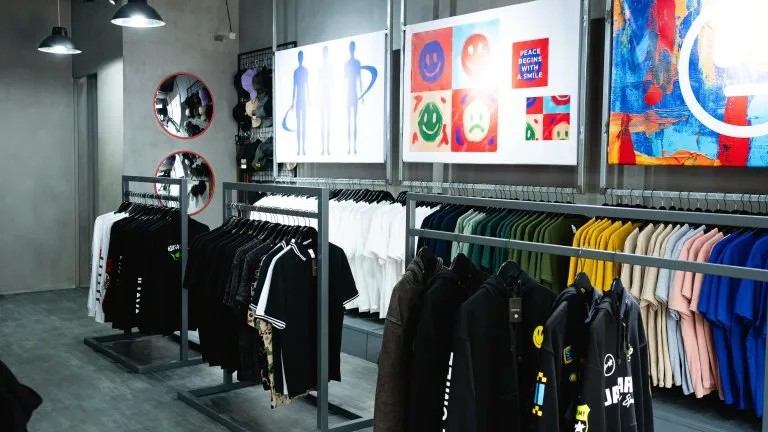 Strategi Ritel Offline Bertahan Hadapi Gempuran Belanja Online