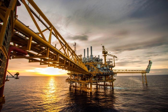 Harga Minyak Dunia Anjlok Tajam, Penurunan Terbesar Sejak 2021 Dampak Produksi Arab Saudi dan Ketegangan Dagang Global