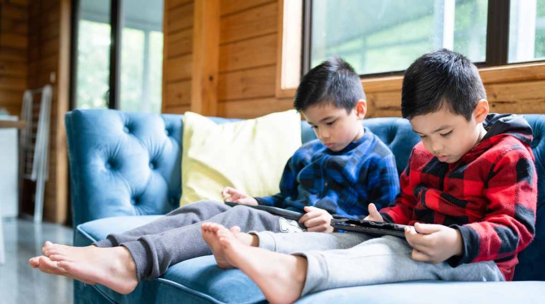 Bahaya Penggunaan Gadget pada Anak: Ancaman Potensial yang Harus Diperhatikan