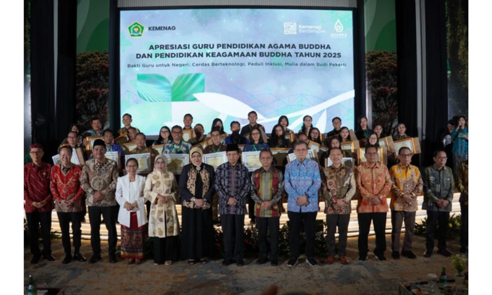 Kemenag Beri Penghargaan Kepada 30 Guru Agama Buddha Berprestasi Nasional