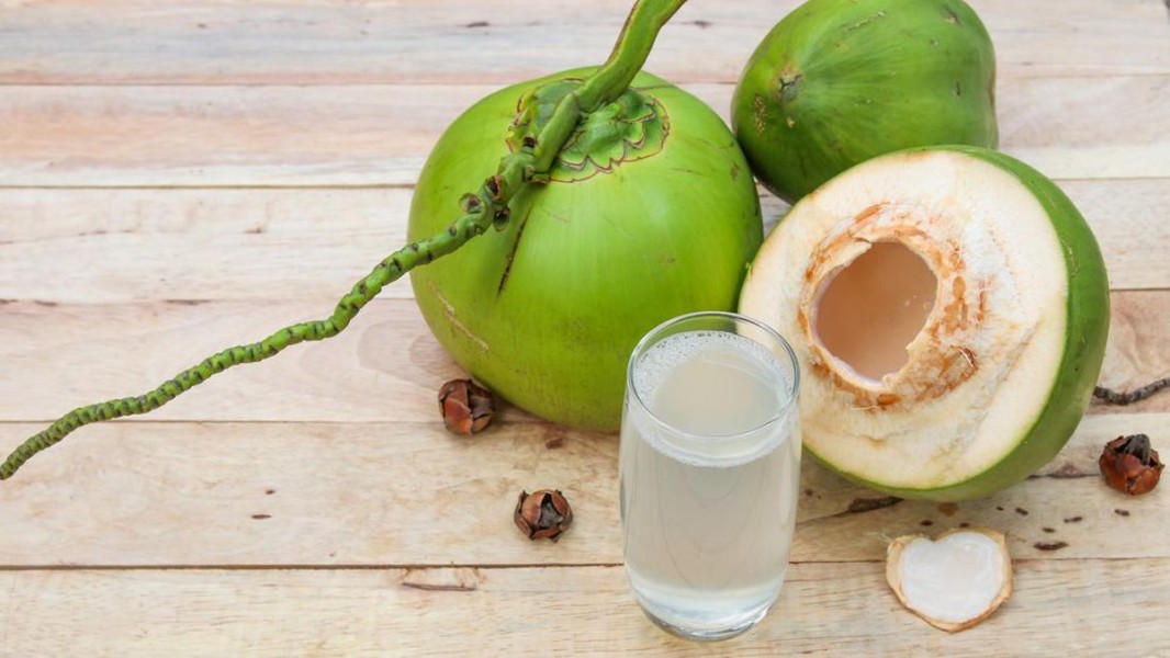 Air Kelapa Jadi Pilihan Favorit Saat Berbuka Puasa Karena Efektif Menghidrasi Tubuh Secara Alami