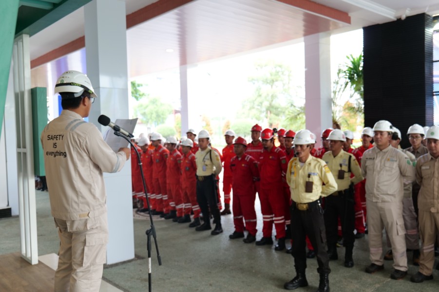 PLN IP UBP Jeranjang menggelar apel bersama dalam rangka pembukaan Bulan K3 Nasional 2026 yang berfokus pada keselamatan kerja