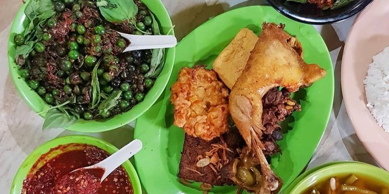 Rekomendasi Ayam Goreng Bandung Gurih Lezat Menggugah Selera yang Wajib Coba