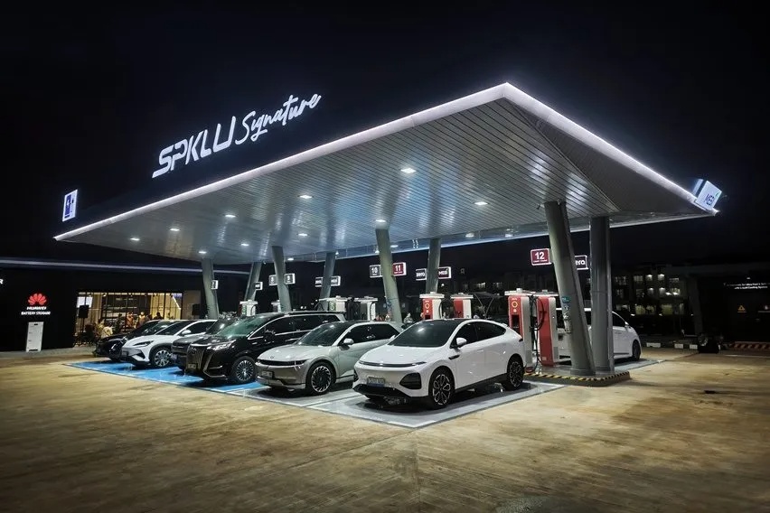 Teknologi SPKLU Ultra Fast Charging Permudah Pengisian Daya EV di Indonesia