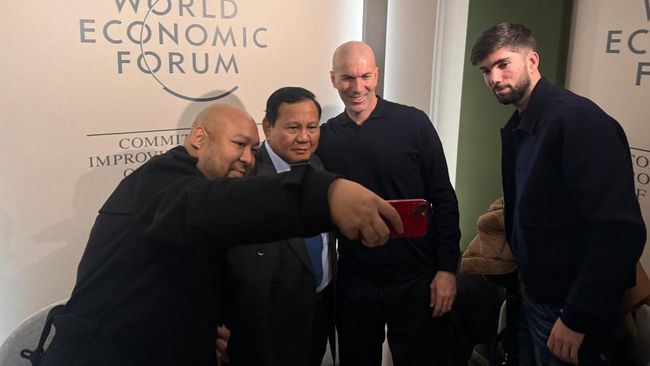 Momen Tak Terduga di Davos, Prabowo Bertemu Zidane dan Soroti Masa Depan Sepak Bola