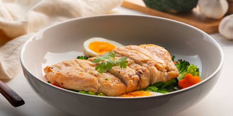 Menu Sahur Tinggi Protein Bikin Kenyang Lebih Lama dan Bertenaga