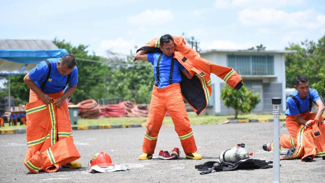 PLN UIP2B Jamali Gelar Edukasi Dan Simulasi Tanggap Darurat Kebakaran Untuk Meningkatkan Kesiapsiagaan Tim Lapangan