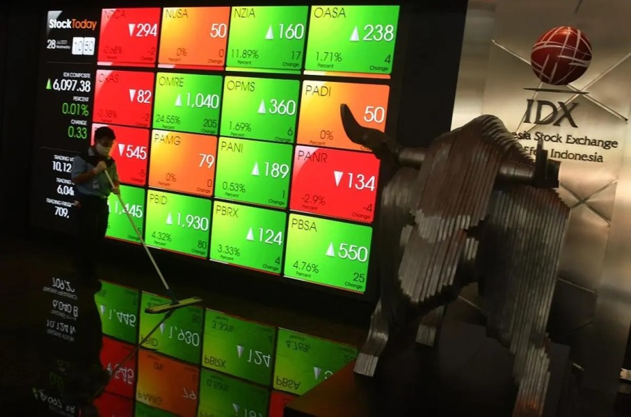 IHSG Menguat Siang Ini, Saham GOTO Jadi Primadona Asing