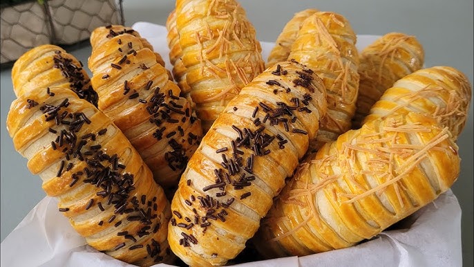 Resep Bolen Lilit Lembut dengan Isian Pisang Coklat Keju Lezat