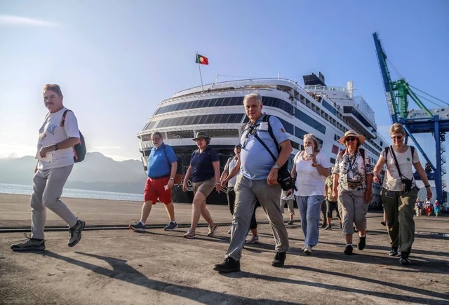 OJK Masih Mengkaji Asuransi Wajib Perjalanan untuk Wisatawan Asing Indonesia