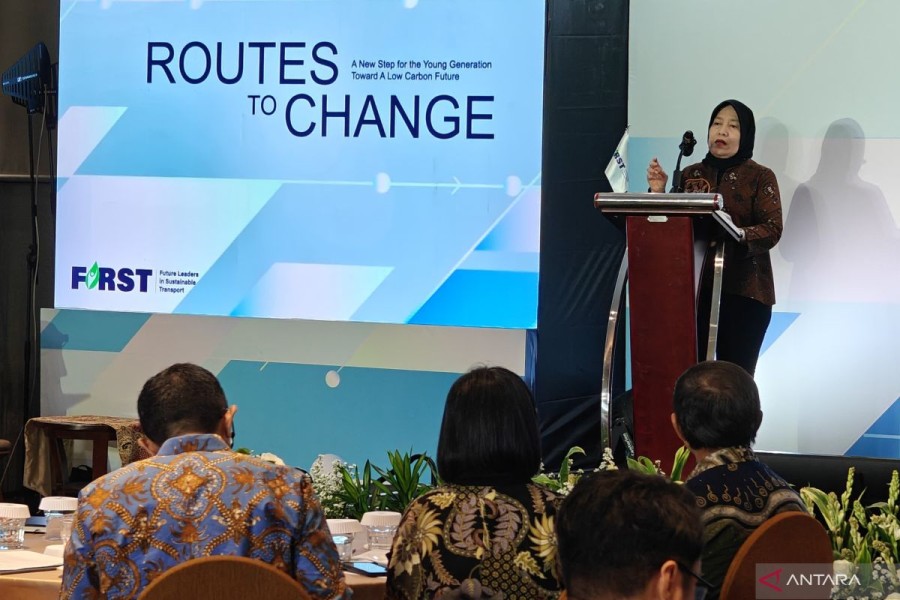 KLH Dorong Mahasiswa Percepat Transportasi Rendah Emisi Demi Target Iklim Nasional