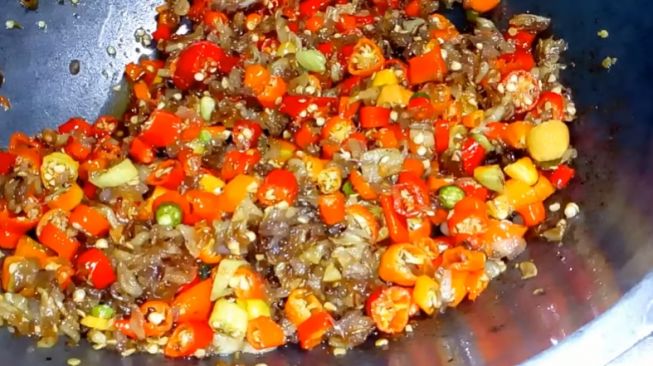 Cara Membuat Sambal Embe Khas Bali Simpel Gurih Renyah Pelengkap Hidangan