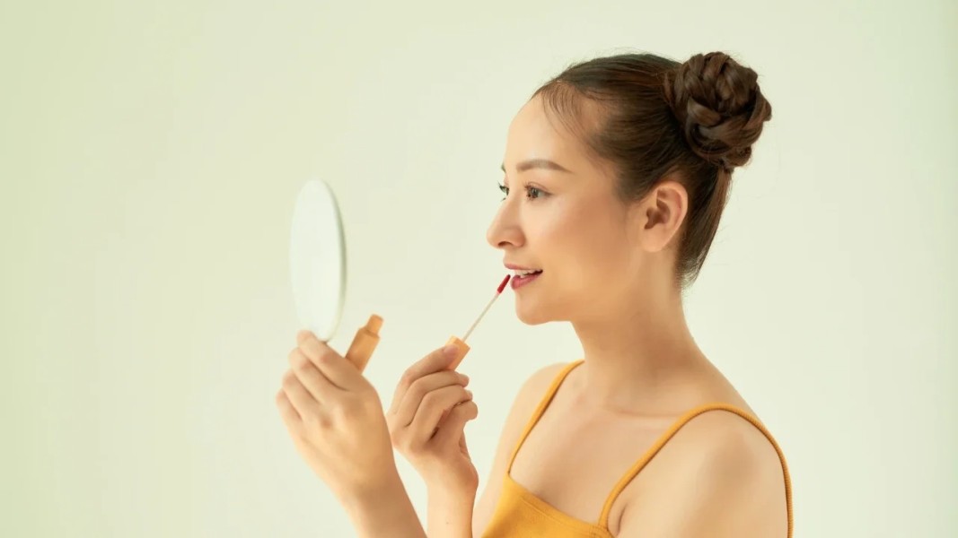 Soft Ombre Lips Natural Jadi Andalan Makeup Praktis Anak Muda