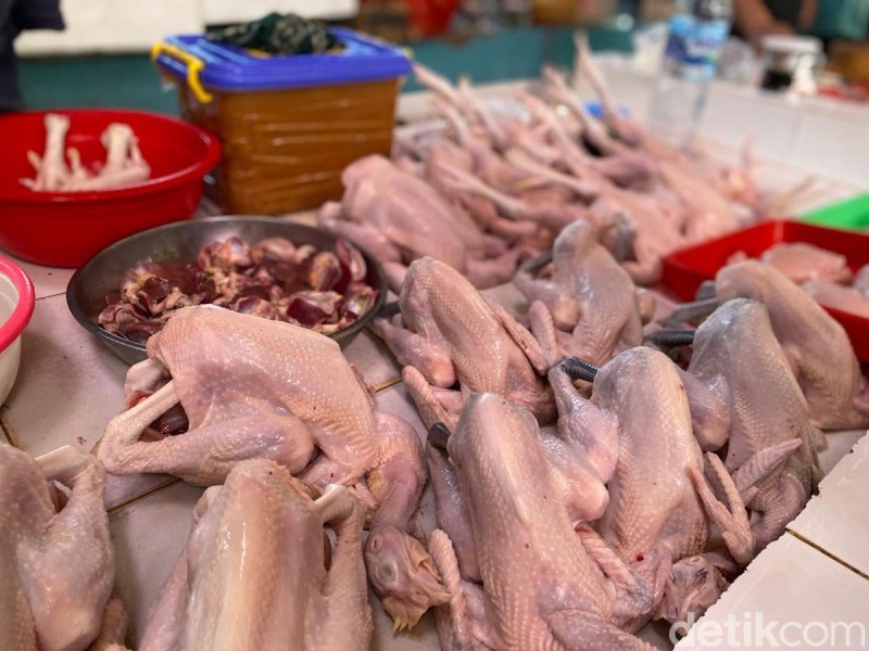 Harga Sembako Jatim Hari Ini, Daging Ayam Kampung Turun