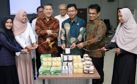 Minyak Nilam Aceh Tembus Pasar Eropa, Ekspor Perdana Lewat Udara ke Paris dari Bandara SIM