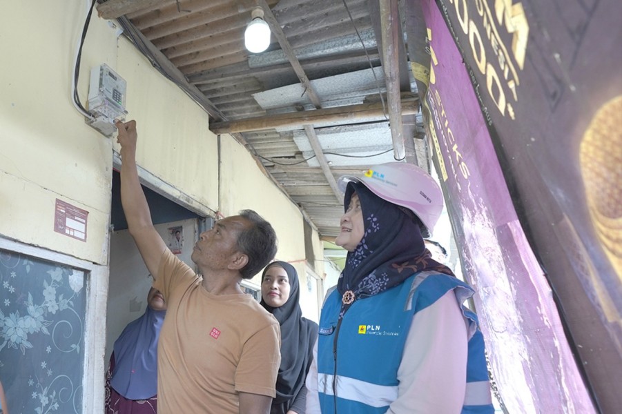 Sambut Hari Kesaktian Pancasila, PLN Electricity Services Sukses Dukung Pembangunan Kampung Nelayan Sejahtera Sebagai Percontohan Nasional Melalui Program TJSL Penyambungan Listrik dan Instalasi Gratis