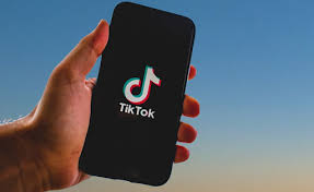 Cara Membuat Video Wes Anderson TikTok yang Lagi Tren