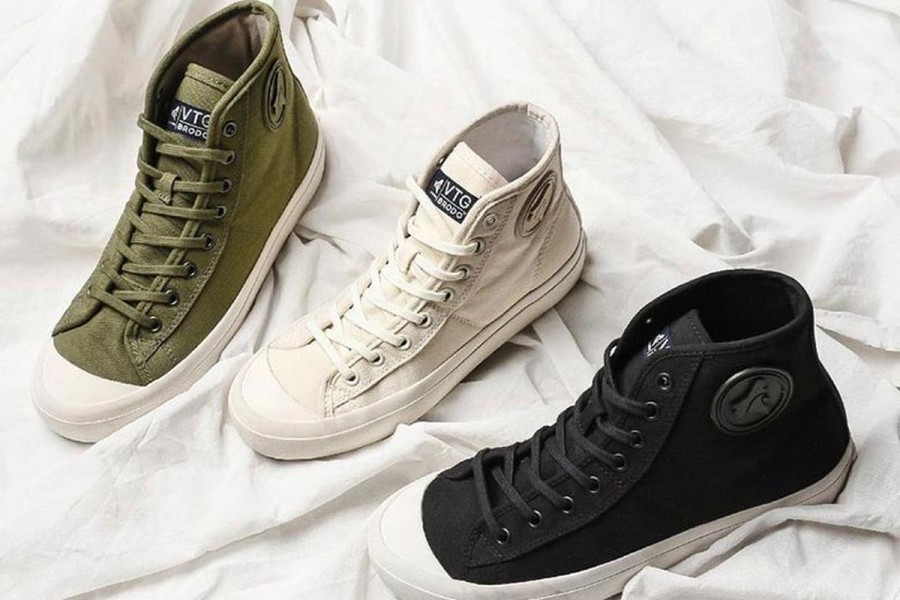 Empuk dan Stylish! Ini 6 Sepatu Jalan Kaki Terbaik Buatan Lokal