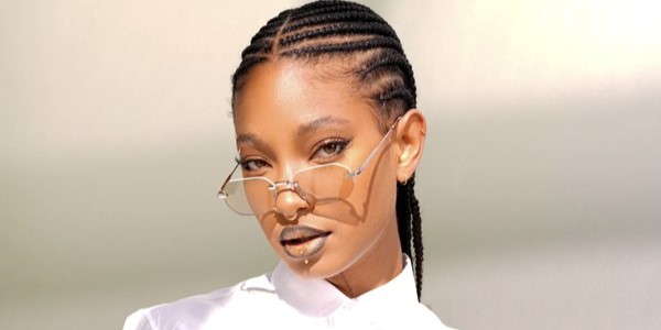 Tampil Futuristik, Riasan Willow Smith Disebut Tren Makeup Tahun 3000