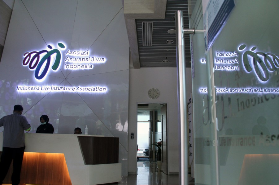 Tren Penurunan Premi Asuransi Jiwa dari Dua Kanal Utama