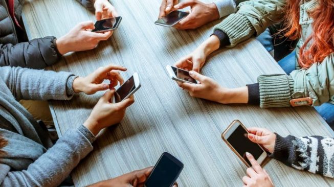 Gadget Masuk Radar Regulasi Anak Bekasi