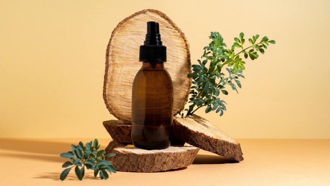 Manfaat Minyak Urang Aring untuk Rambut Sehat Hitam Berkilau Alami