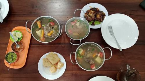 Rahasia Sop Buntut Rumahan Anti Amis, Empuk, dan Gurih Sempurna