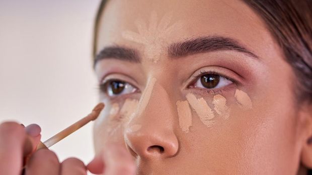 5 Kesalahan Makeup yang Bikin Wajah Terlihat Lelah