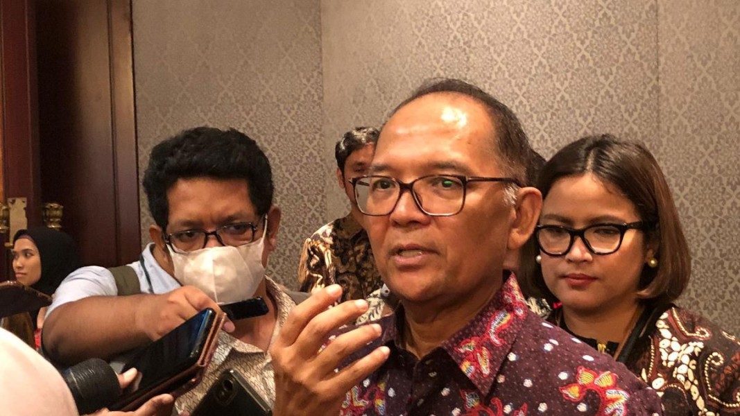 OJK Kaji Kebijakan Asuransi Wajib Perjalanan Wisatawan Asing