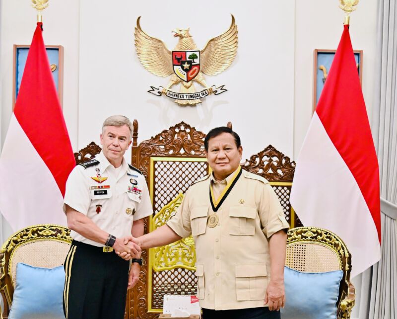 Prabowo Subianto Terima Penghargaan Militer AS atas Peran Regional