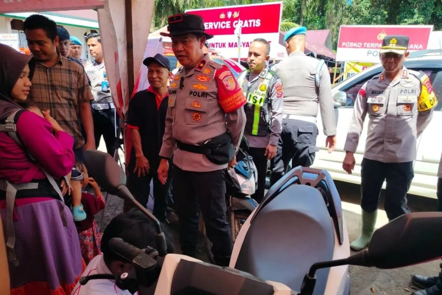 Polri Perkuat Pemulihan Korban Banjir Lewat Layanan Gratis dan Huntara