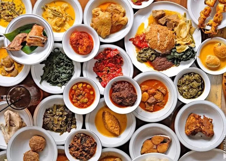 7 Rekomendasi Nasi Padang Paling Enak di Depok, Favorit Pembeli dan Selalu Ramai Pengunjung