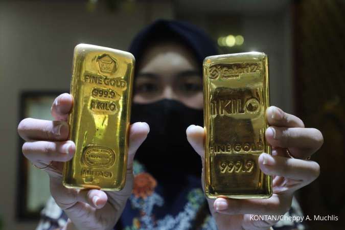 Harga emas batangan bersertifikat Antam (PT Aneka Tambang Tbk) mengalami penurunan yang signifikan