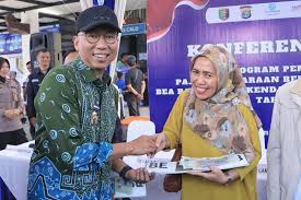 Pemutihan Pajak Kendaraan di Lampung Diserbu Warga: Antrian Panjang di Samsat Rajabasa