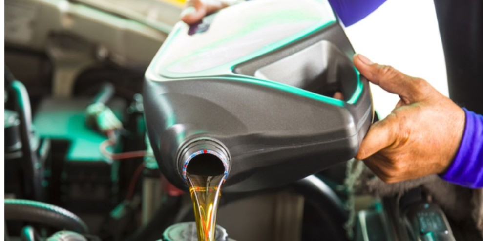 Ganti Oli Mobil Setiap Berapa Kilometer? Ini Panduan Lengkapnya