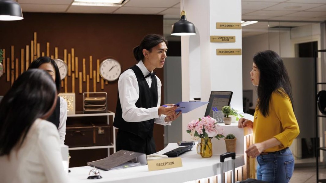 Bisnis Hotel dan Restoran Tercekik: Ormas dan Buzzer Jadi Ancaman Baru bagi Dunia Usaha
