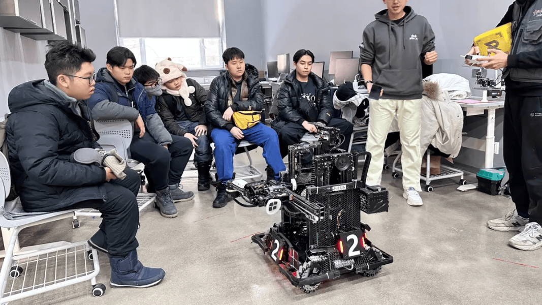 Melalui Pelatihan AI dan Robotika Internasional, Siapkan Generasi Unggul untuk Menghadapi Tantangan Teknologi Masa Depan