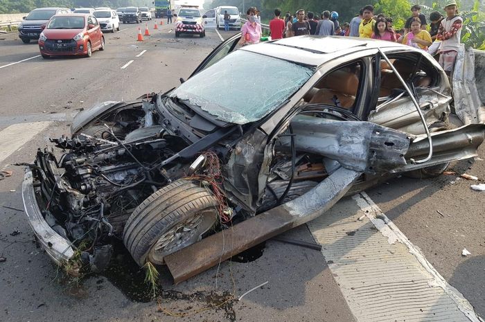 Kecelakaan Tiga Kendaraan di Jagorawi