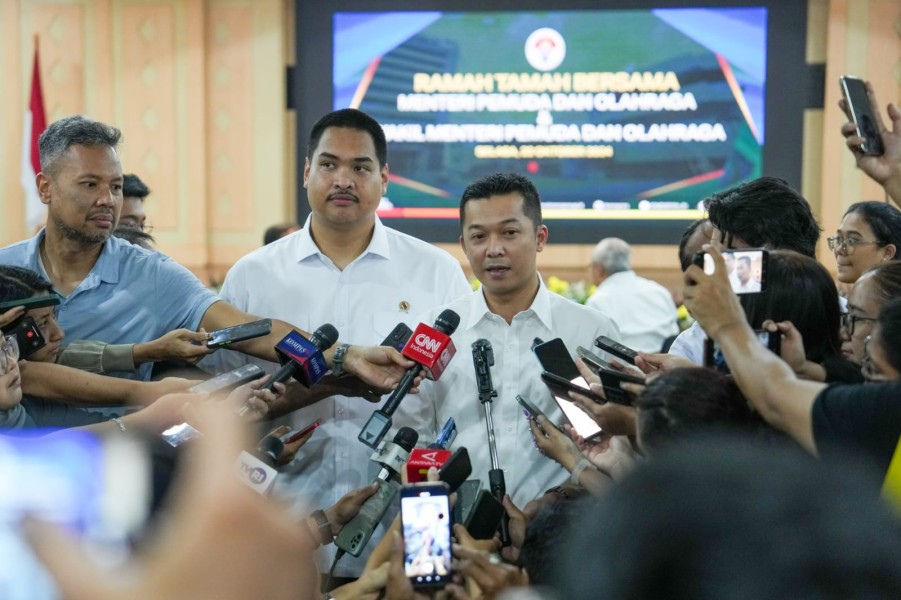 Wamenpora Taufik Hidayat Bahas Kemajuan Olahraga Indonesia Bersama CNN Indonesia