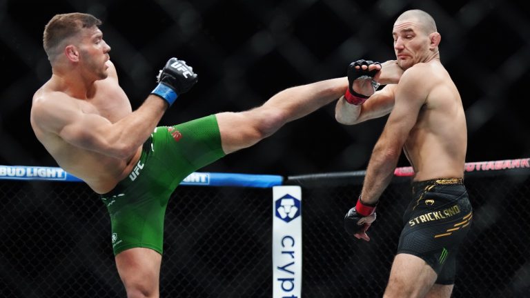 Hasil UFC 312 Sydney: Keperkasan Dricus Du Plessis Pertahankan Sabuk Kelas Menengah