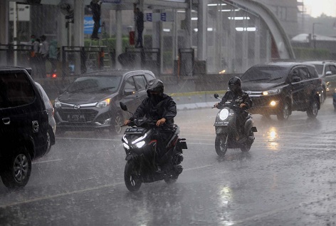 BMKG Peringatkan Hujan Lebat di 23 Wilayah Hari Ini Senin, 7 Juli 2025