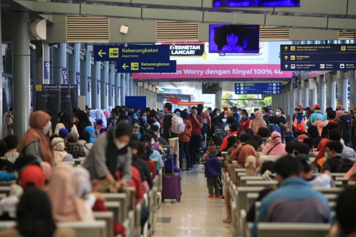 Lonjakan Penumpang KAI Diprediksi Terus Meningkat hingga 8 April 2025, Puncak Arus Balik Lebaran