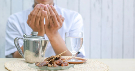 Menyambut Waktu Berbuka Ramadhan Dengan Doa Sunnah Agar Ibadah Makin Bermakna