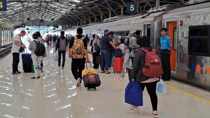 Puncak Arus Mudik di Daop 2 Bandung: Sebanyak 73.001 Tiket Kereta Api Habis Terjual untuk Memenuhi Lonjakan Permintaan Penumpang