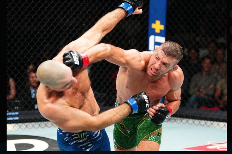Debut Kontroversial Israel Adesanya di UFC: Aksi Merayakan Kemenangan yang Mengundang Teguran Debut Kontroversial Israel Adesanya di UFC: Aksi Merayakan Kemenangan yang Mengundang Teguran
