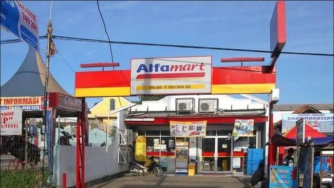 Alfamart Salurkan Bantuan Logistik untuk Korban Longsor Panawangan, Erick Thohir: Sinergi Publik-Swasta Jadi Kunci Tanggap Bencana