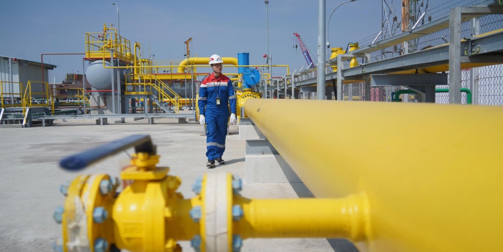 Pemerintah Perpanjang Kebijakan Gas Murah untuk Industri Hingga 2025: Dampak Positif Bagi Kinerja Industri Nasional