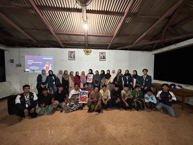 Pentingnya Edukasi Bahaya Pinjaman Online Ilegal: KKN Undip Gelar Sosialisasi di Desa Mojorejo
